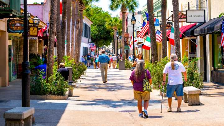 "Things Changed So Drastically": Canadian Snowbirds Are Being Forced Out Of Florida For Good Due To "Shocking" Costs