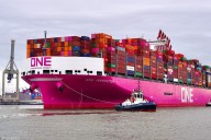 No es un barco, es un "Empire State" flotante: la machada del ONE superando el récord de contenedores a bordo