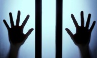 Arrestan a policía y a su familia por trata humana contra mujer discapacitada