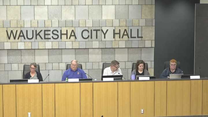 Proposal would charge Waukesha households yearly fee for garbage, recycling pickup