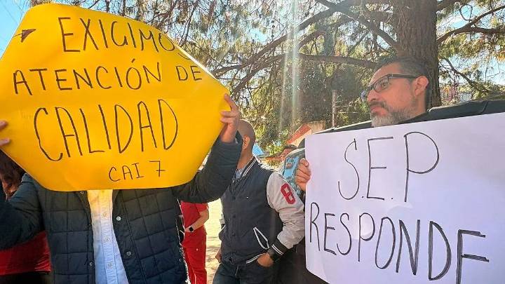 Padres de familia del CENDI 07 en Zacapoaxtla se manifiestan ante falta de maestros