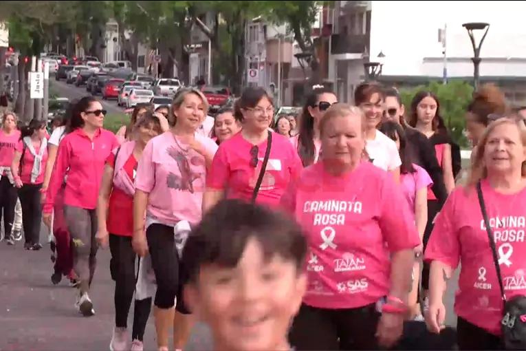 Se realizó la 11º Caminata Rosa en Paraná: “Es extraordinario que se haga este tipo de eventos”