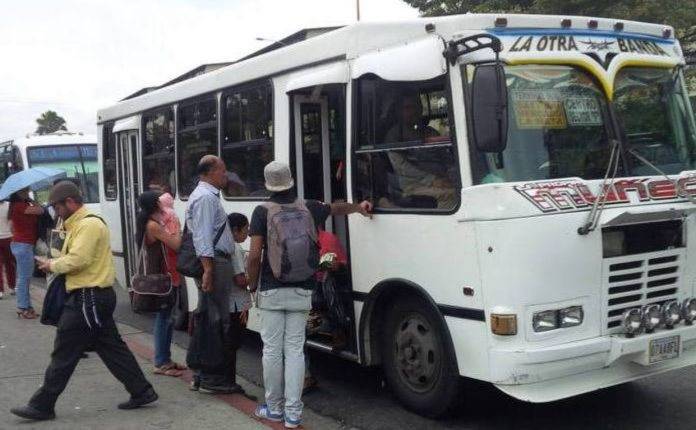 Transportistas en Tucupita tratan de mantener activa sus unidades en medio del aumento del dólar