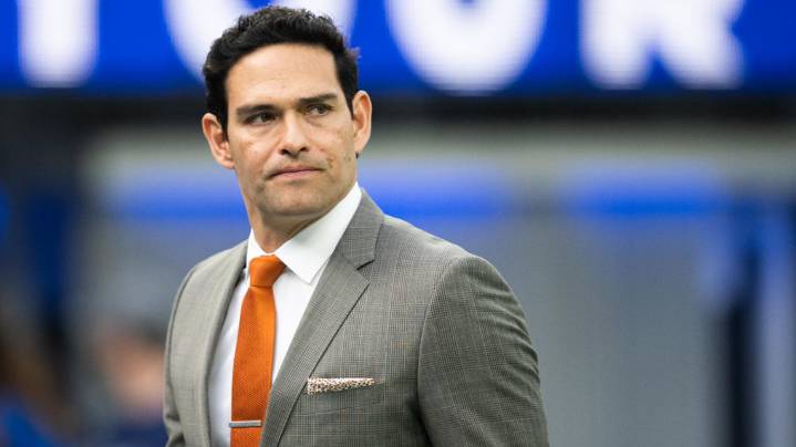 ESPN: Former NFL QB, FOX Sports analyst Mark Sanchez stabbed in downtown Indianapolis; suspect detained
