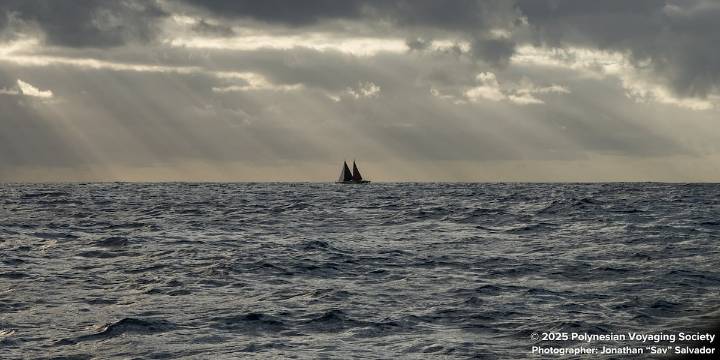 Hokulea, Hikianalia set sail to New Zealand