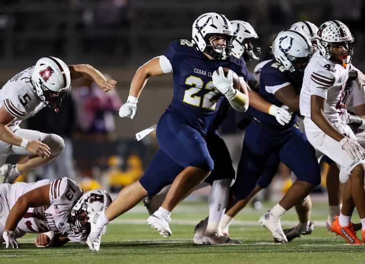 Landon Howell’s rushing, stout defense leads Cedar Cliff to crucial win over Altoona