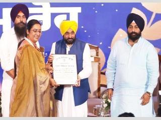 Dimple Verma, Principal of Govt High School Karamgarh, honoured with Punjab State Award