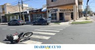 Un automovilista de Mendoza chocó con una moto en una esquina peligrosa de Capital