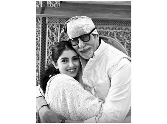 Amitabh Bachchan turns 83, receives heartfelt birthday wish from granddaughter Navya Nanda Photo Source: ANI [ FULL VIEW ]