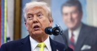 Trump ‘no suelta’ a Canadá: Subirá aranceles en 10% tras ‘enojo’ por comercial