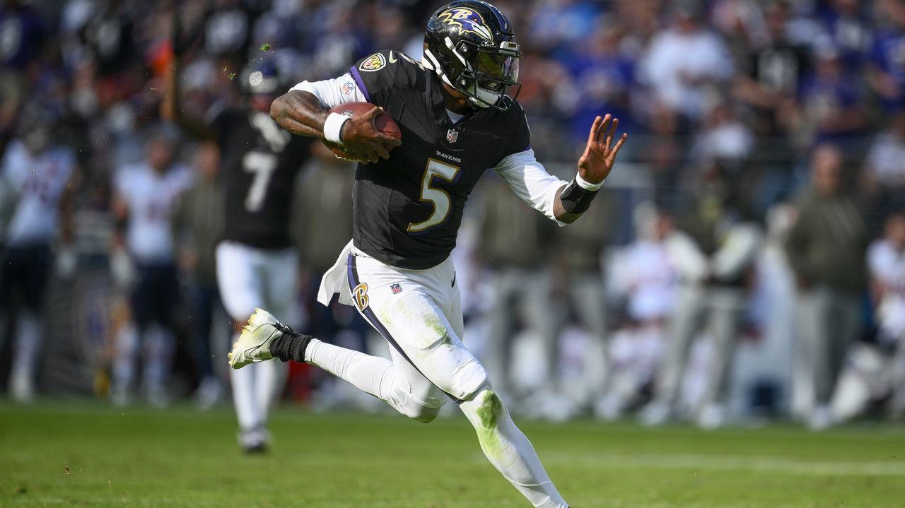 Tyler Huntley leads Ravens past Bears 30-16, Derrick Henry scores 2 TDs for Baltimore