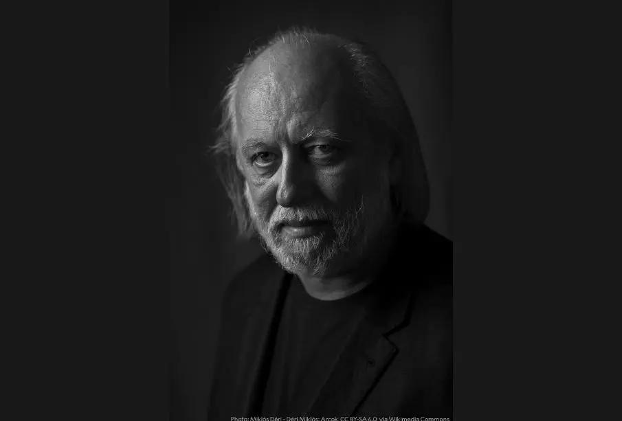 El escritor húngaro László Krasznahorkai recibe el Nobel de Literatura 2025 por su obra apocalíptica