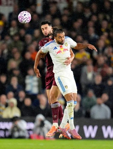 Aaronson scores early as Leeds beat struggling West Ham 2