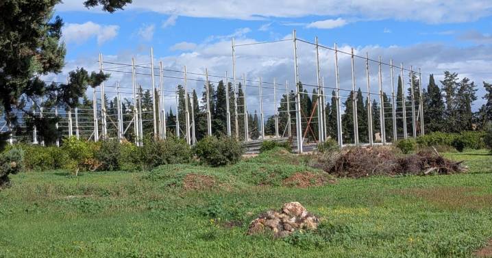 Indignación vecinal ante la construcción de una ‘megaestructura’ en suelo rústico