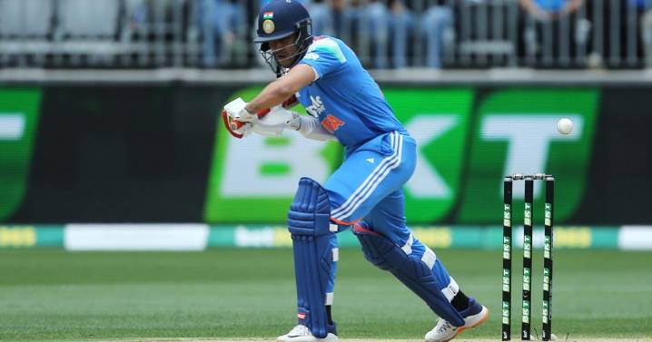 Australia wins the toss, sends India in to bat in 2nd one