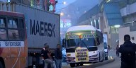 Buses de líneas de transporte mantienen bloqueado el acceso a San Juan de Luirgancho
