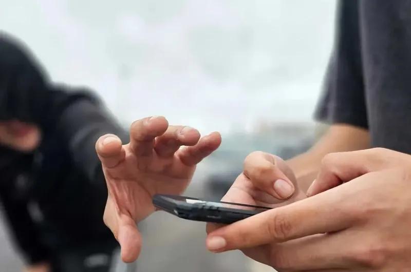 Una médica, experta en artes marciales, logró reducir al ladrón que intentó robarle el celular