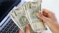 The big money shift: Why investors are choosing gold over cash