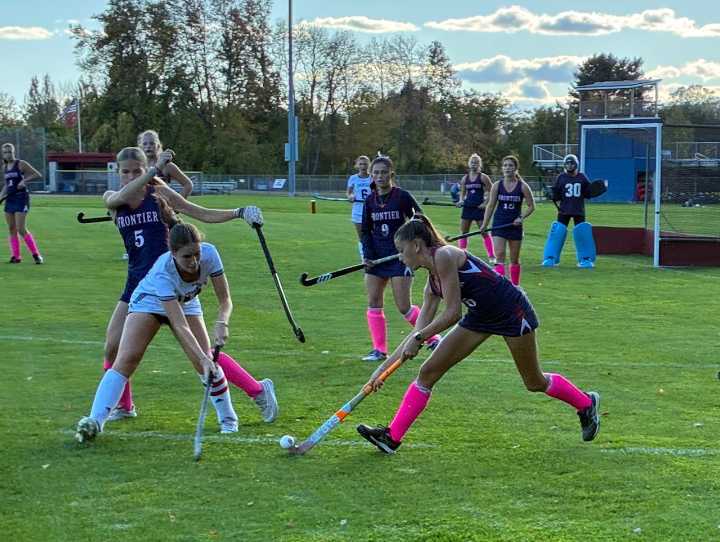 Frontier field hockey holds off late charge, defeats Longmeadow