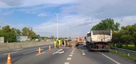 Choque y vuelco en Acceso Oeste: dos muertos