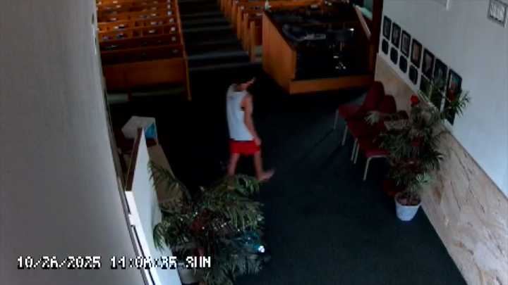 Barefoot bandit breaks into Lauderdale-By-The-Sea church, snatches iPad and stuffs toilet; congregation left puzzled