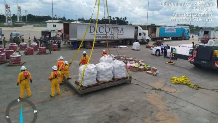 Armada establece tercer puente marítimo, lleva maquinaria pesada