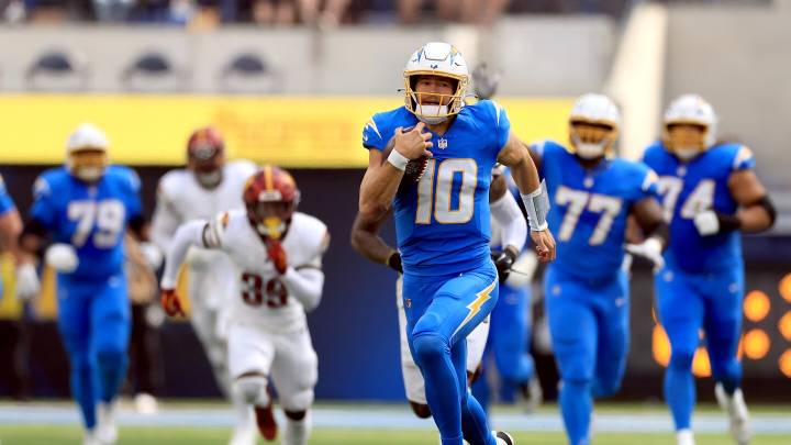Chargers end half tied with Commanders 10-10 after two huge mistakes