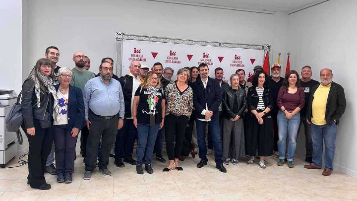 Sanz (IU) se despide reivindicando su partido como "tierra firme" y apela a reorganizar la izquierda