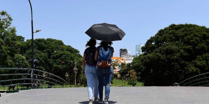 Máximas de verano y otra vez lluvias: cómo estará el tiempo el fin de semana en el AMBA, según el SMN
