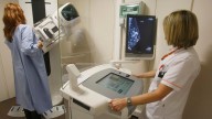 Más de medio centenar de mujeres con resultados «dudosos» en el cribado de cáncer de mama andaluz no fueron informadas