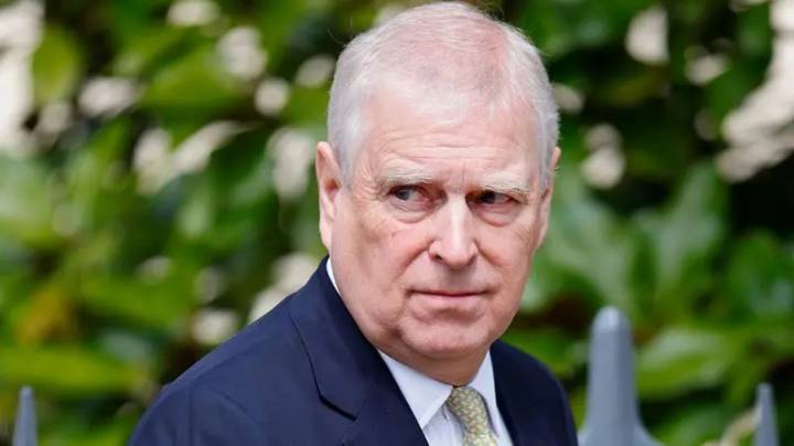 Andrés de Inglaterra es despojado de su título de príncipe y le retiran todos sus honores reales