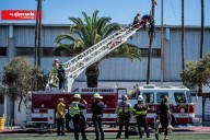 Hombre queda atrapado en palmera al podarla en Unidad Deportiva Tomás Aquino