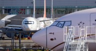 Chaos at US airports; Republicans warn