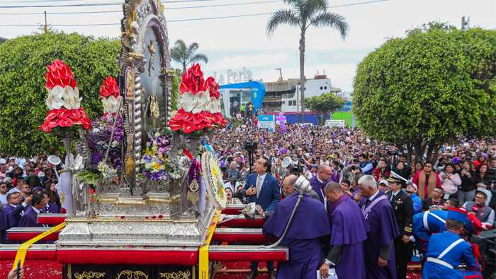 Presidente Jerí rinde homenaje a la sagrada imagen del Señor de los Milagros en el Callao