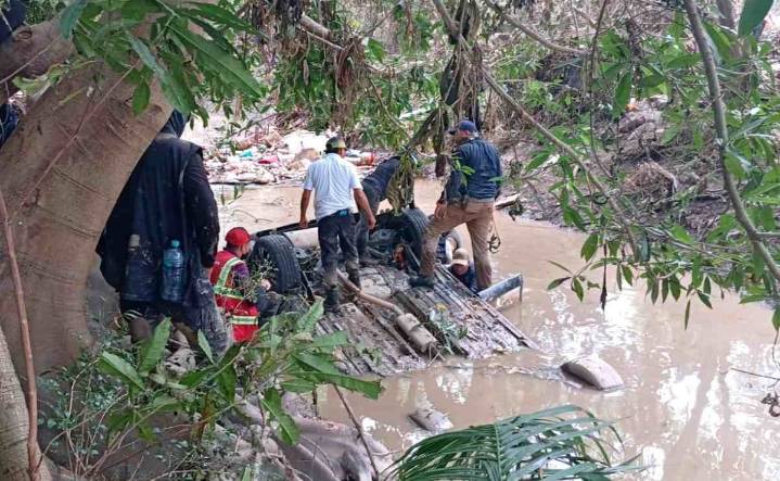 Comisión de Búsqueda continúa rastreo de desaparecidos en vehículos arrastrados tras lluvias