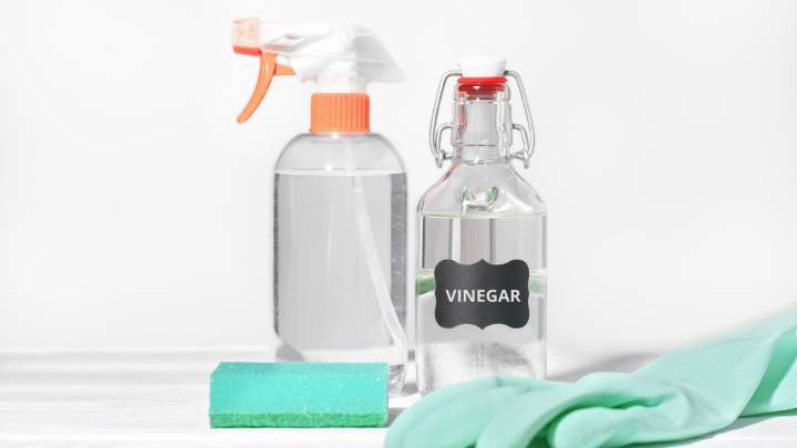 People Are Spraying Their Patio And Porch With Vinegar, & They're Smart To Do So
