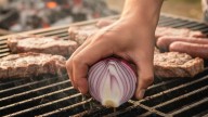 Usar cebolla en la parrilla: el secreto que usan los chefs para un asado perfecto