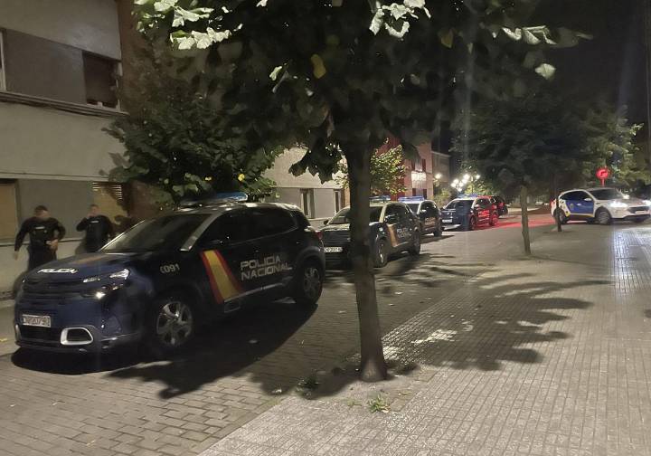 Vecinos de El Entrego intentan expulsar a unos okupas