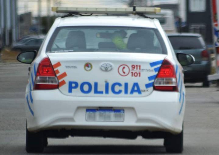 Retiró sin pagar una caja con carne vacuna y fue detenido por policías