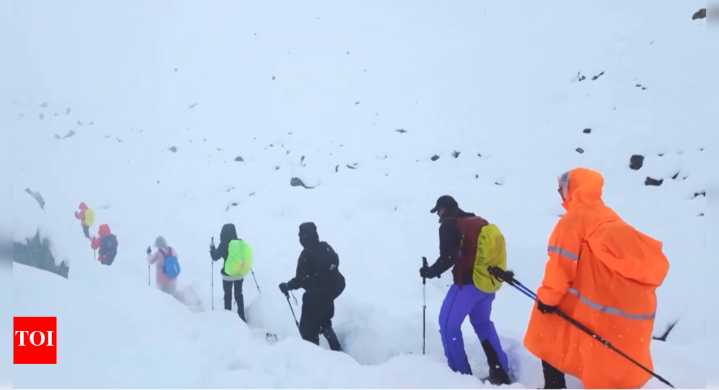 Stranded at 16,000 feet: Blizzard traps hundreds of Mount Everest trekkers; watch