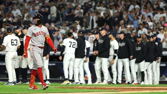 Red Sox fans look ahead to Game 3 against Yankees in AL Wild Card Series