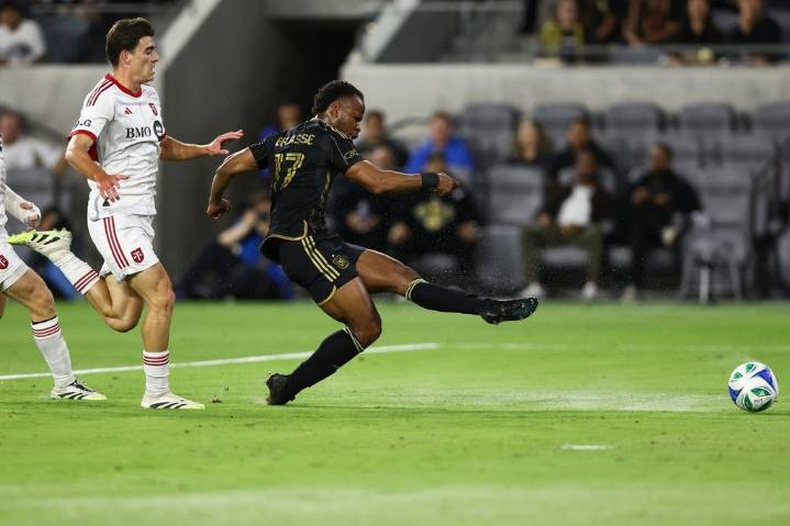 Jeremy Ebobisse and Frankie Amaya each score as LAFC beats Toronto 2-0 for 6th straight victory – Winnipeg Free Press