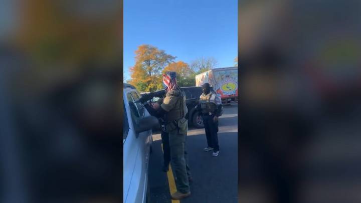 Feds break car window to detain woman at Addison grocery store