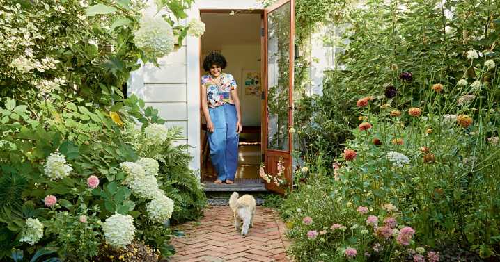 How chef Samin Nosrat keeps up a casual weekly dinner with friends