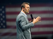 Cuáles son los libros que Charlie Kirk recomienda para entender la política actual