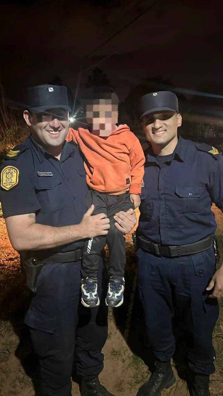 POLICIAS SALVARON LA VIDA DE UN NIÑO DE DOS AÑOS