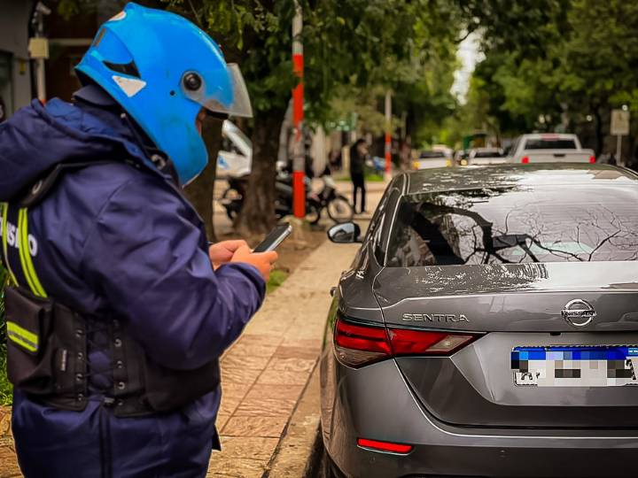 El municipio de Resistencia recuerda que está prohibido estacionar mano izquierda en el microcentro