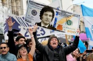 Javier Milei afirmó que “nos van a salir dólares por las orejas”