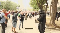Tensión na manifestación por Gaza en Barcelona con gas pementa e queima de contedores