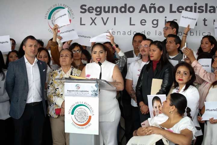 Activistas presentan ante el Senado iniciativa para despenalizar la eutanasia